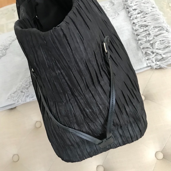 Victoria’s Secret Large Black Top Zipper Tote - Picture 4 of 14